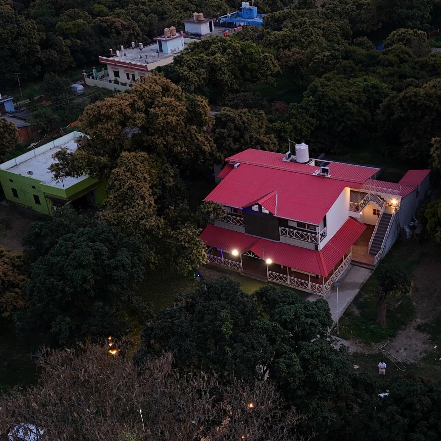 Red Roof Inn Home Stay